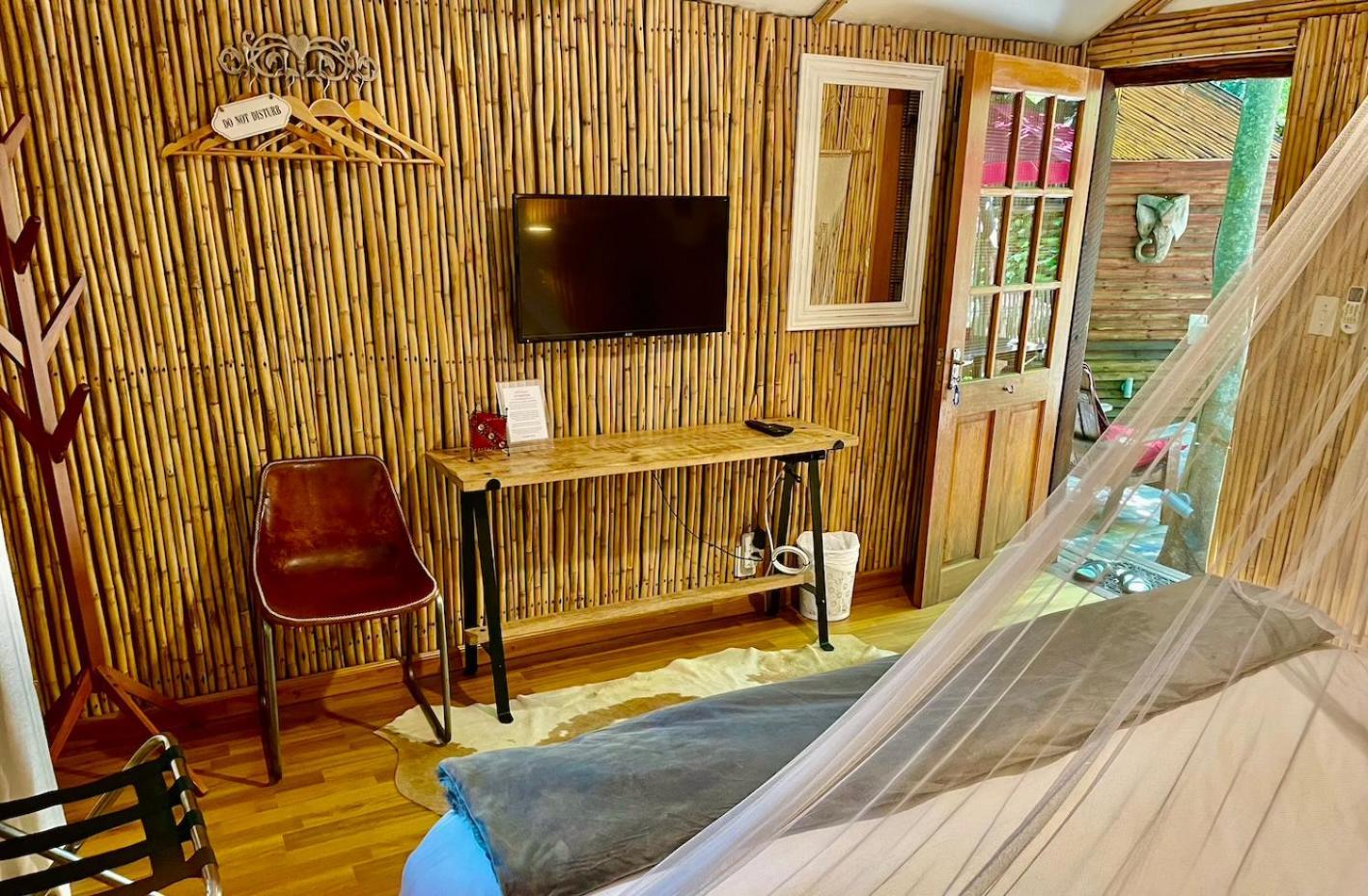 Iris Retreat & Island Day Spa Hartbeespoort Bagian luar foto